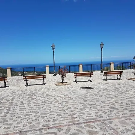 Belvedere Di Ciro' Couette-café 3*